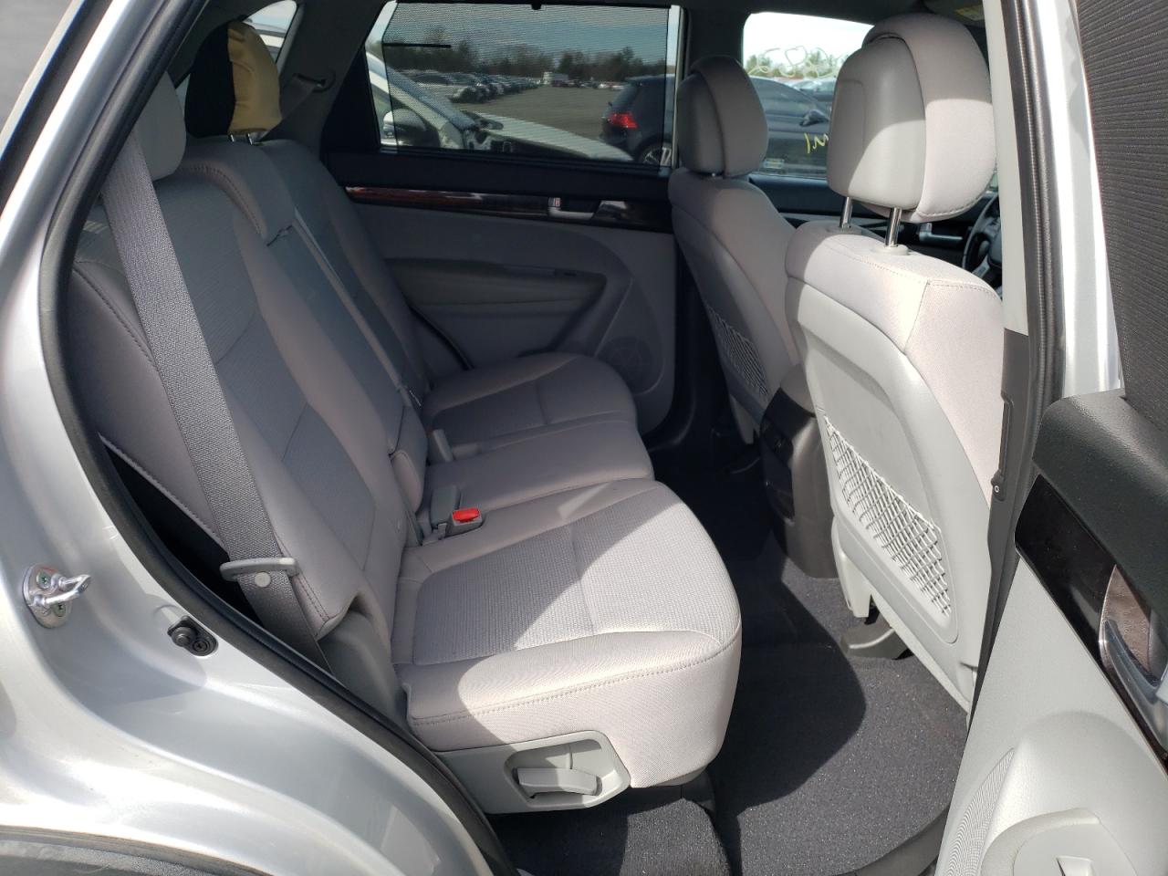 Photo 6 from auction – 2014 KIA SORENTO LX with VIN 5XYKTDA67EG481554