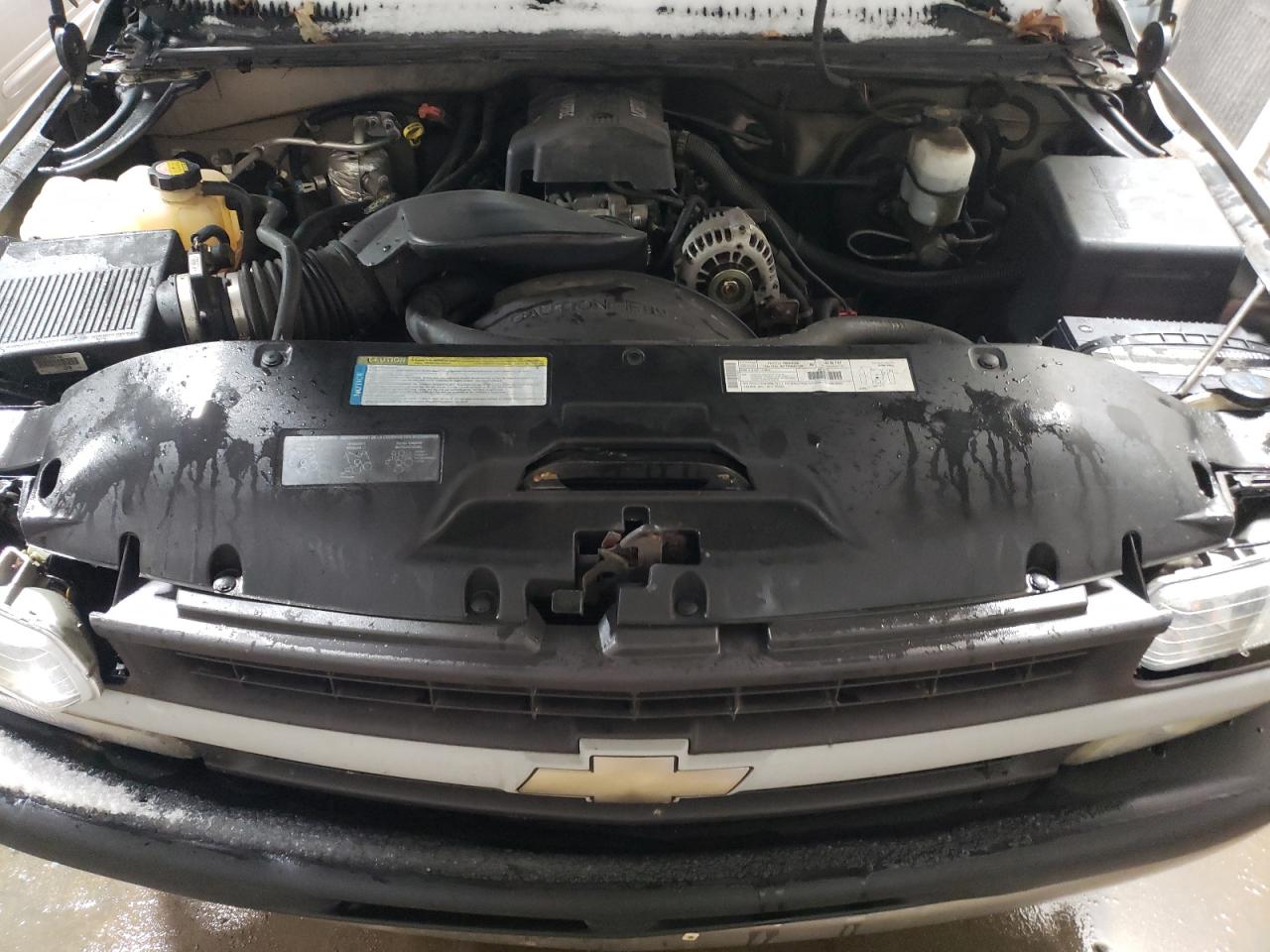 Photo 7 from auction – 2000 CHEVROLET SILVERADO with VIN 1GCEC14V5YE415855