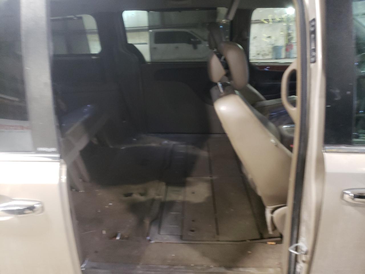 Photo 6 from auction – 2013 CHRYSLER TOWN & COU with VIN 2C4RC1CG7DR716659
