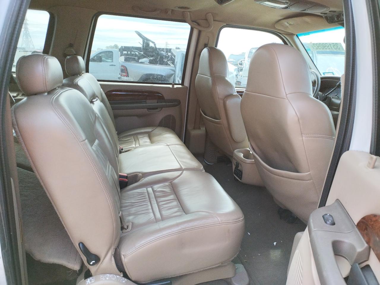 Photo 6 from auction – 2001 FORD EXCURSION with VIN 1FMNU42FX1EB10234