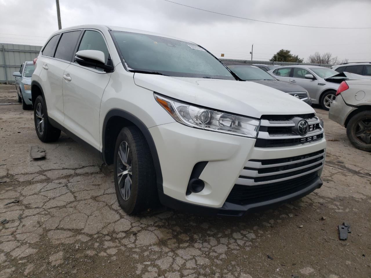 TOYOTA HIGHLANDER 2019 with VIN 5TDZARFH4KS050907 - Photo from auction