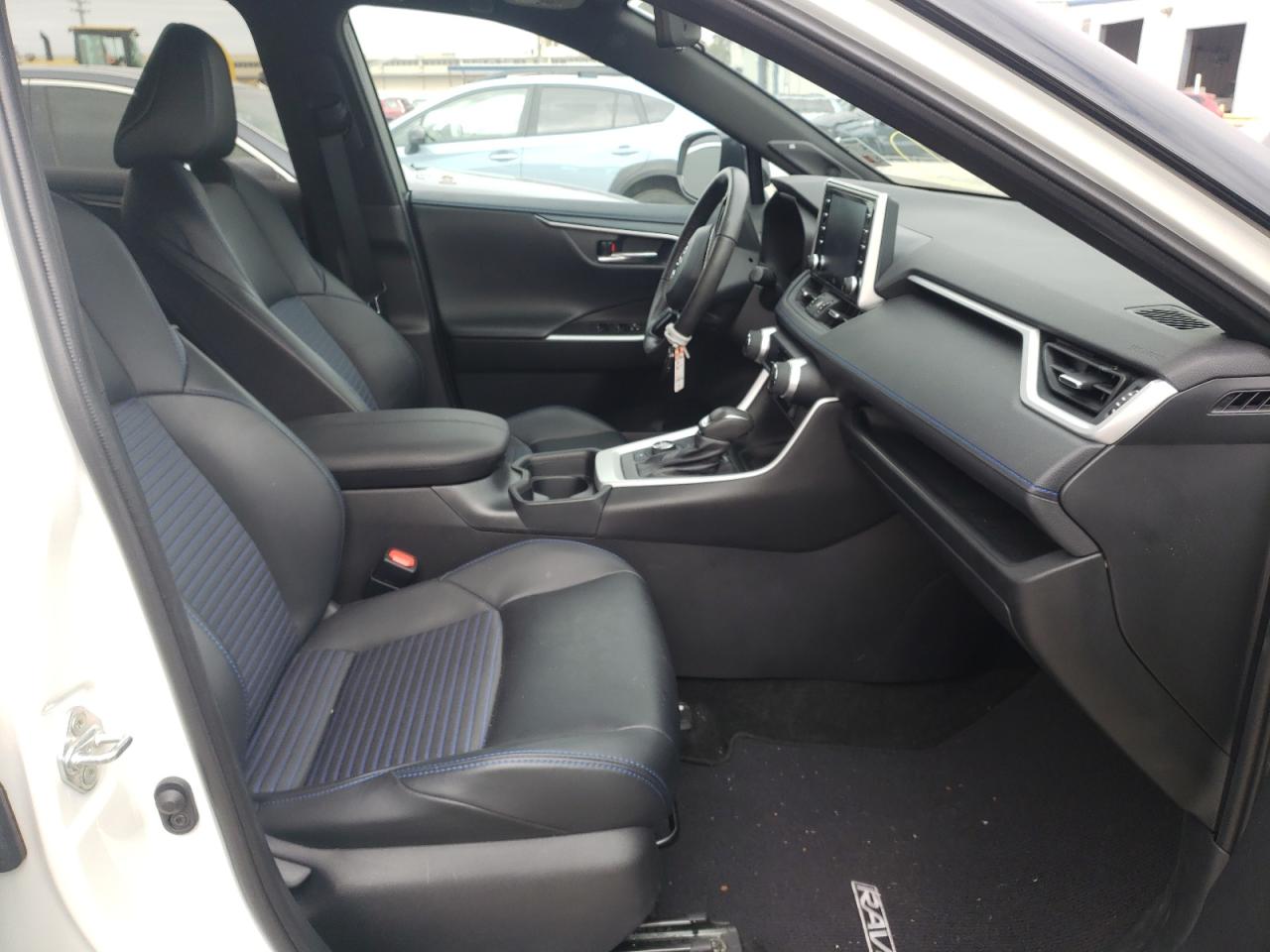 Photo 5 from auction – 2020 TOYOTA RAV4 XSE with VIN 4T3EWRFVXLU001460