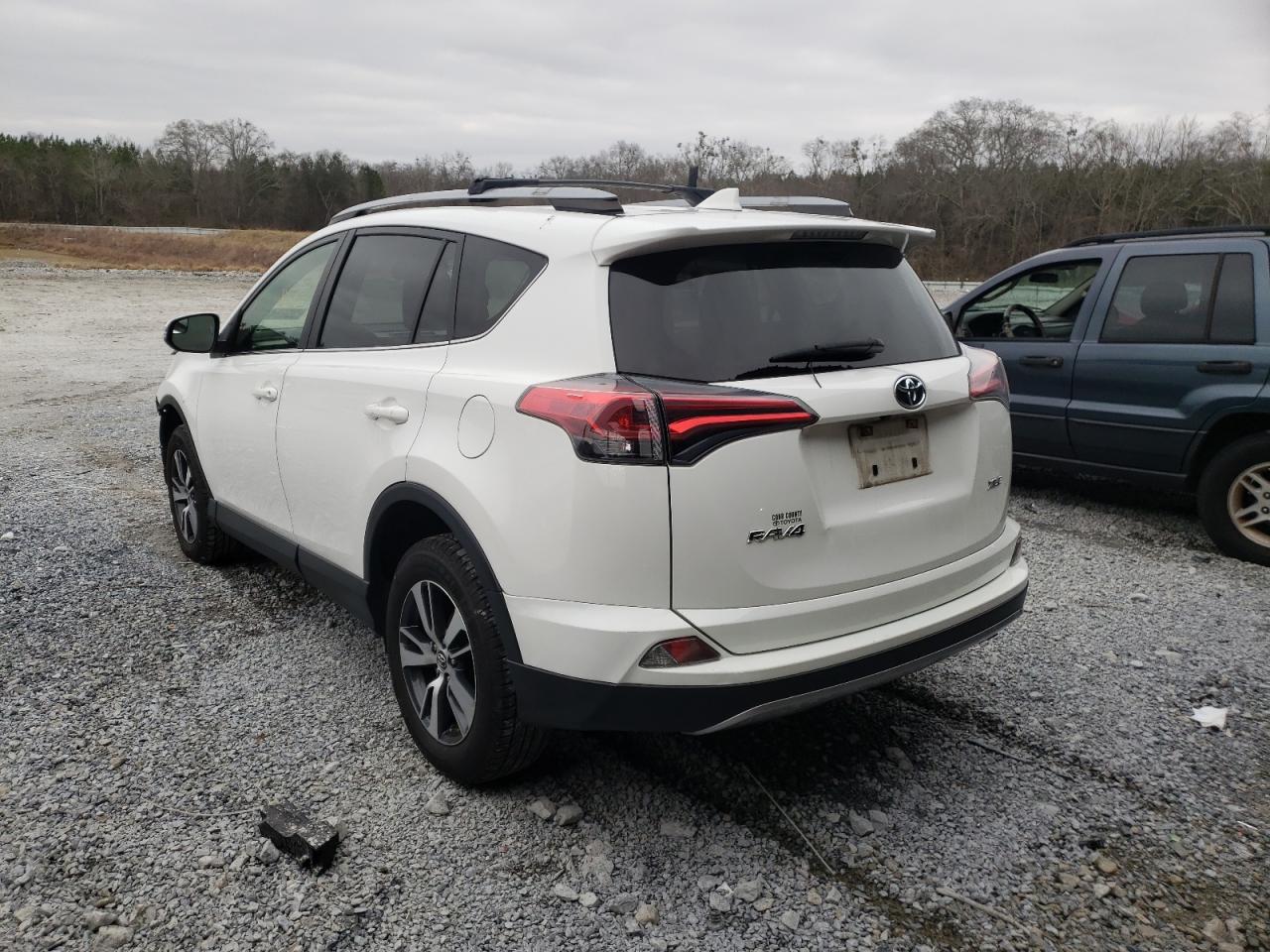 Photo 3 from auction – 2017 TOYOTA RAV4 XLE with VIN JTMWFREV4HJ116633