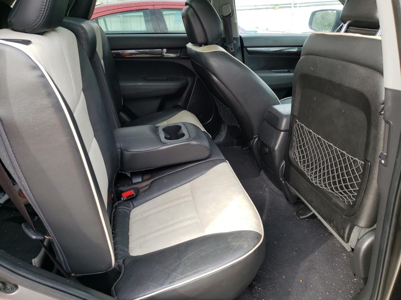Photo 6 from auction – 2012 KIA SORENTO SX with VIN 5XYKWDA25CG263758