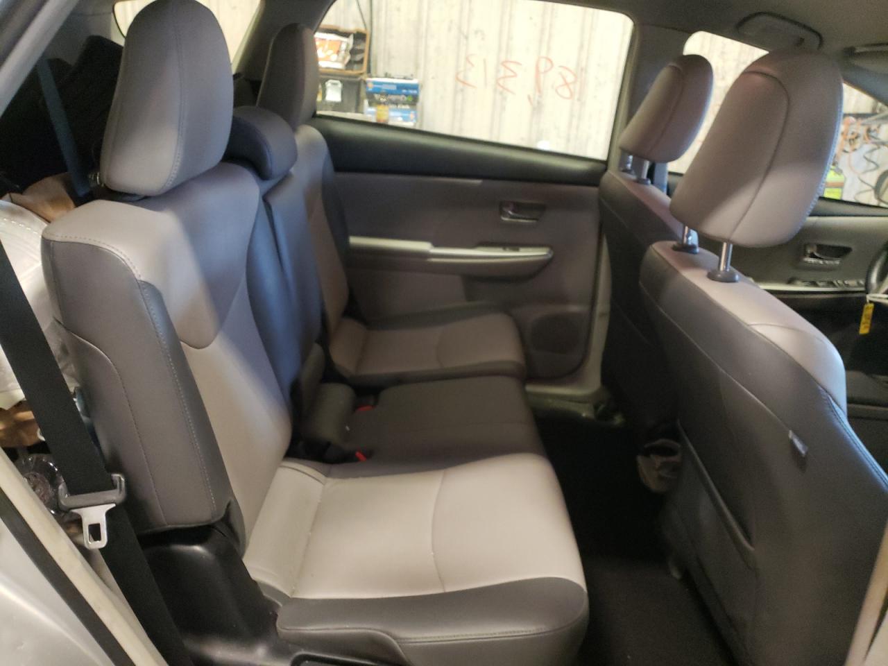 Photo 6 from auction – 2015 TOYOTA PRIUS V with VIN JTDZN3EU1FJ036644