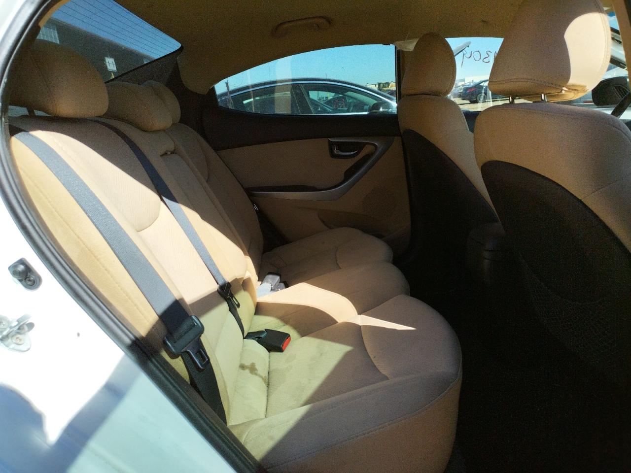 Photo 6 from auction – 2012 HYUNDAI ELANTRA GL with VIN 5NPDH4AE8CH114136