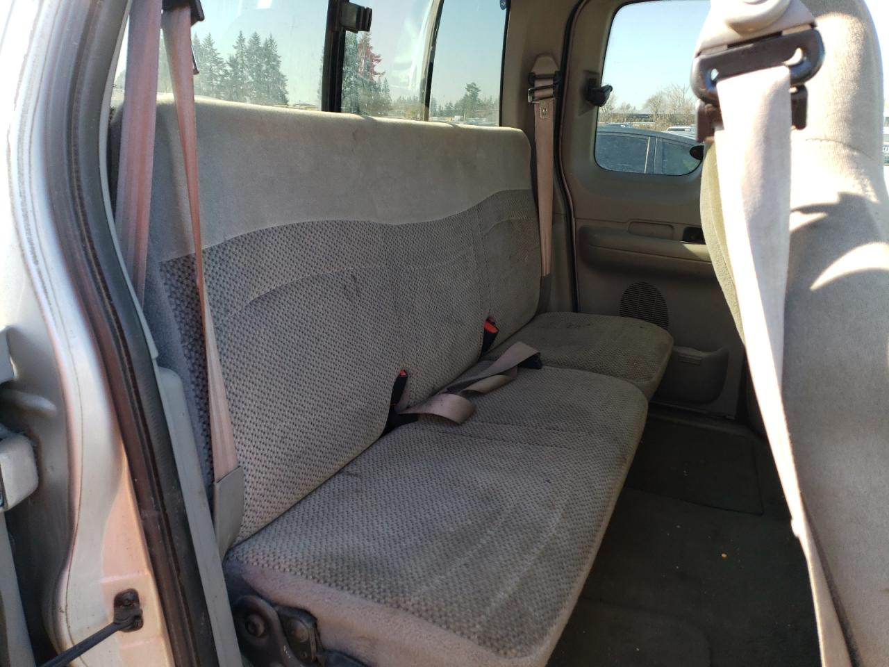 Photo 6 from auction – 2000 FORD F150 with VIN 1FTRX18L6YKA02276