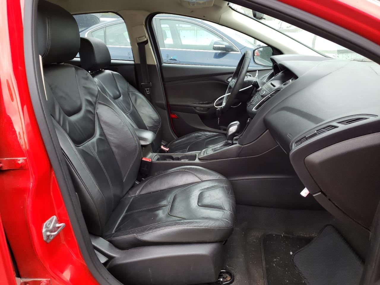 Photo 5 from auction – 2016 FORD FOCUS SE with VIN 1FADP3K20GL321757