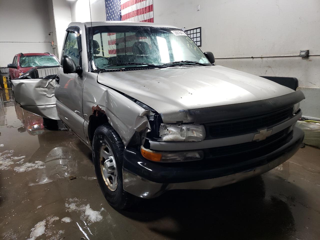 CHEVROLET SILVERADO 2000 with VIN 1GCEC14V5YE415855 - Photo from auction