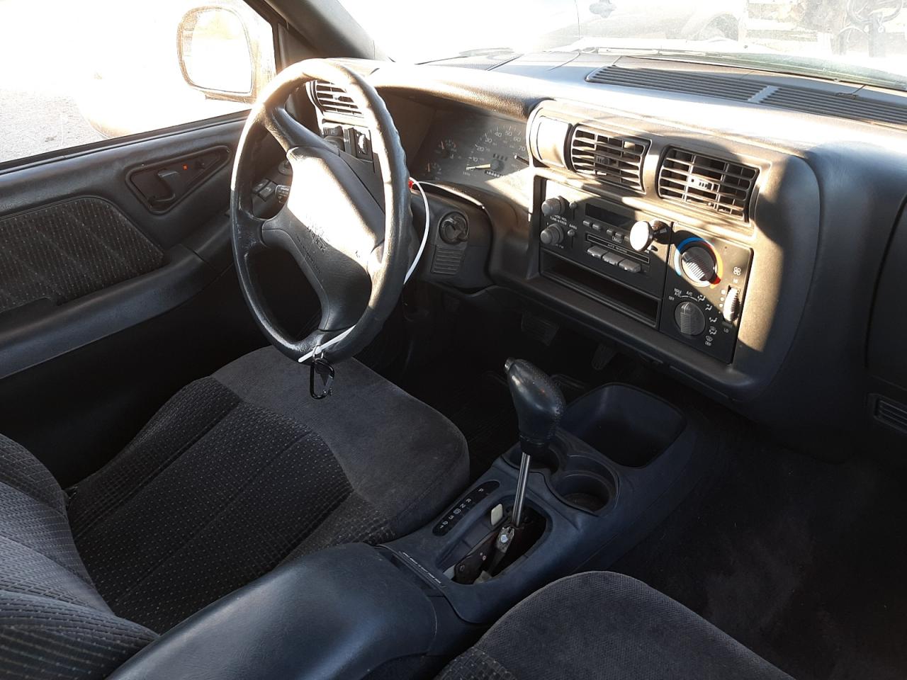 Photo 9 from auction – 1997 GMC SONOMA with VIN 1GTCS19X9V8528125