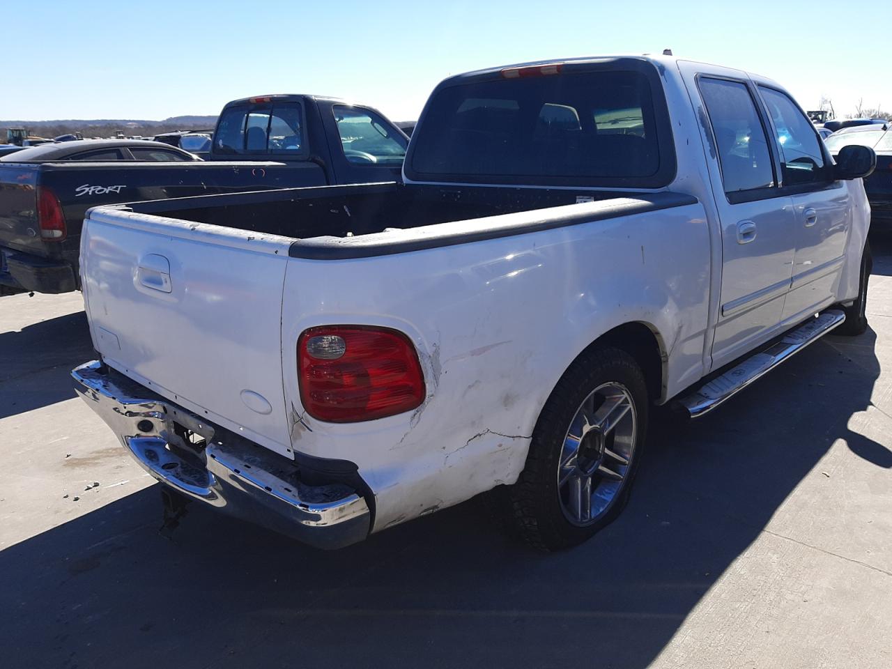 Photo 4 from auction – 2001 FORD F150 SUPER with VIN 1FTRW07L41KB57803