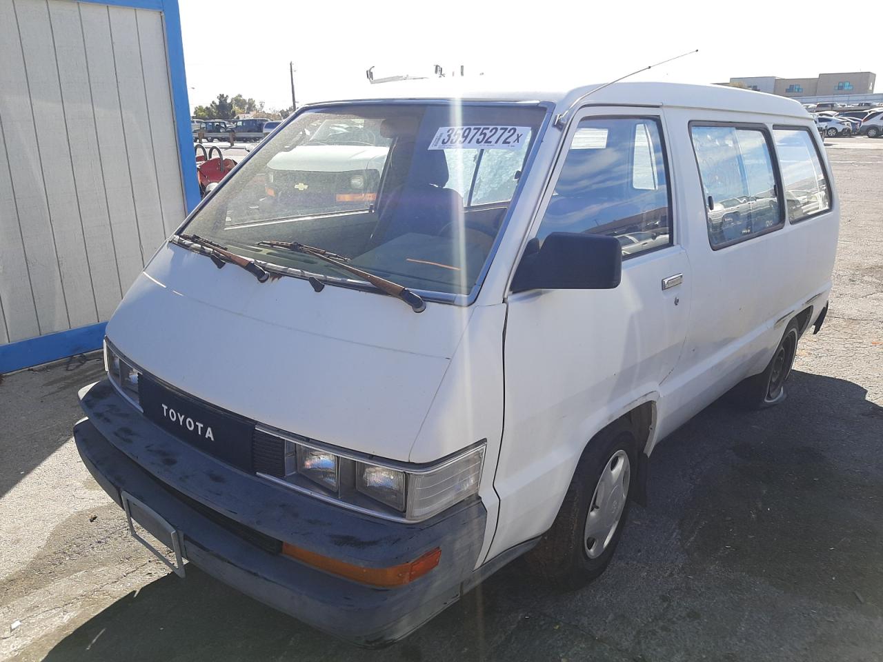 Photo 2 from auction – 1987 TOYOTA VAN WAGON with VIN JT4YR29V9H5050963