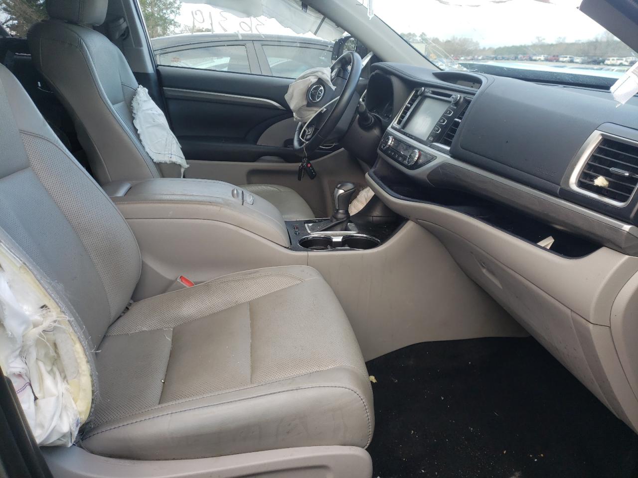 Photo 5 from auction – 2019 TOYOTA HIGHLANDER with VIN 5TDYZRFH2KS319328