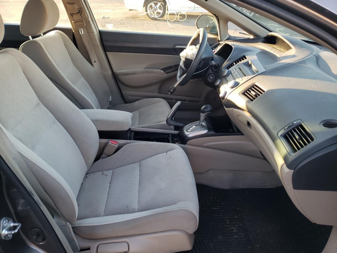 Photo 5 from auction – 2009 HONDA CIVIC LX with VIN 19XFA16579E025529