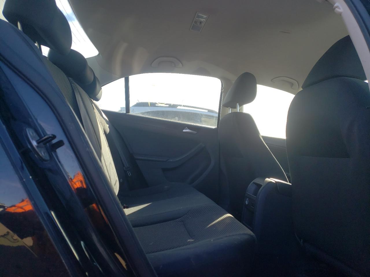Photo 6 from auction – 2014 VOLKSWAGEN JETTA BASE with VIN 3VW2K7AJ2EM435591