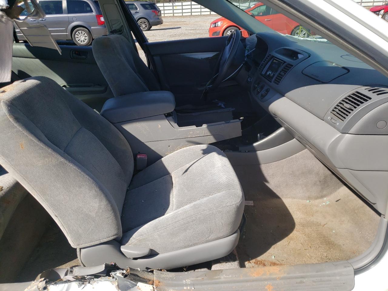 Photo 5 from auction – 2004 TOYOTA CAMRY LE with VIN 4T1BE32K04U358378