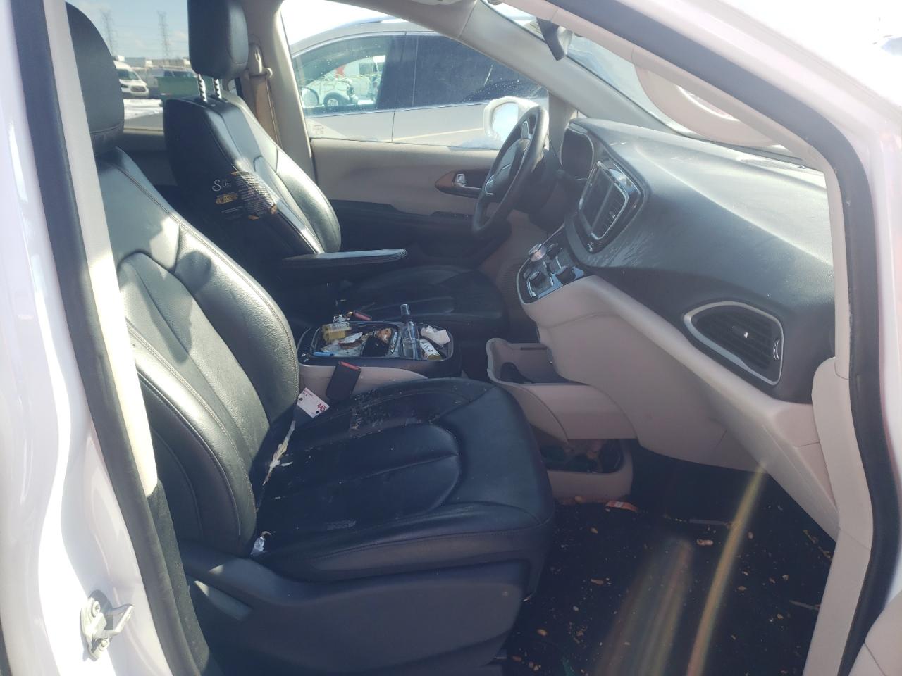 Photo 5 from auction – 2018 CHRYSLER PACIFICA T with VIN 2C4RC1BG0JR139454