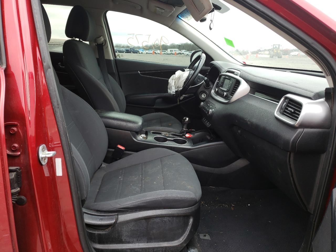 Photo 5 from auction – 2016 KIA SORENTO LX with VIN 5XYPG4A35GG157893