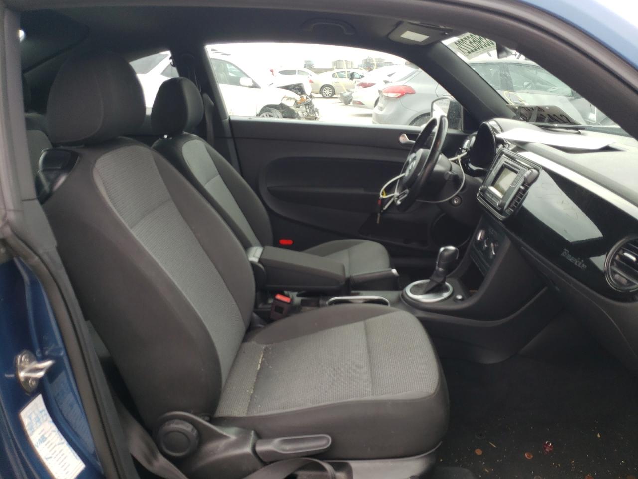 Photo 5 from auction – 2018 VOLKSWAGEN BEETLE S with VIN 3VWFD7ATXJM700846