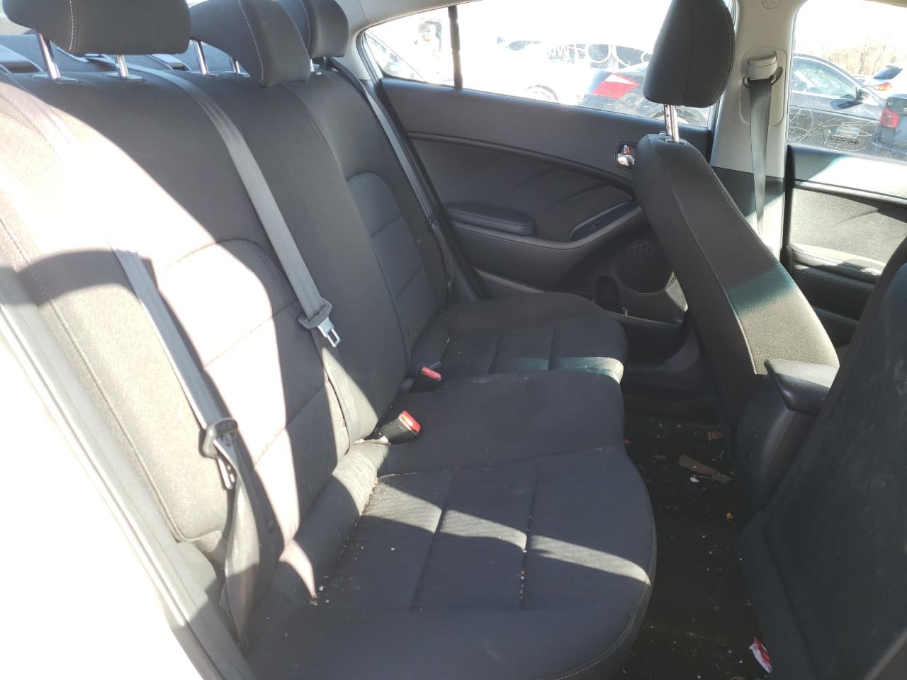 Photo 6 from auction – 2016 KIA FORTE LX with VIN KNAFK4A62G5505451