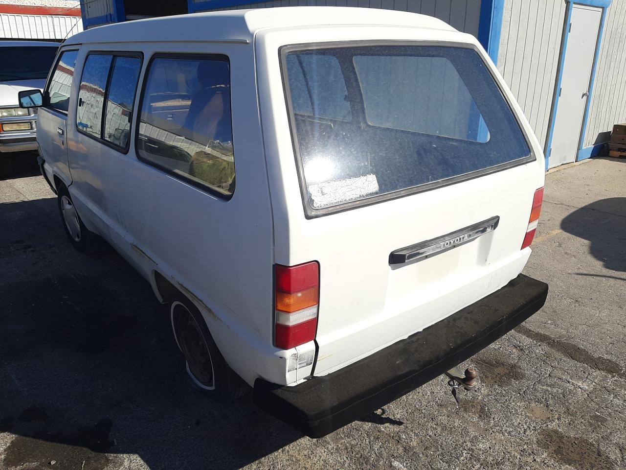 Photo 3 from auction – 1987 TOYOTA VAN WAGON with VIN JT4YR29V9H5050963