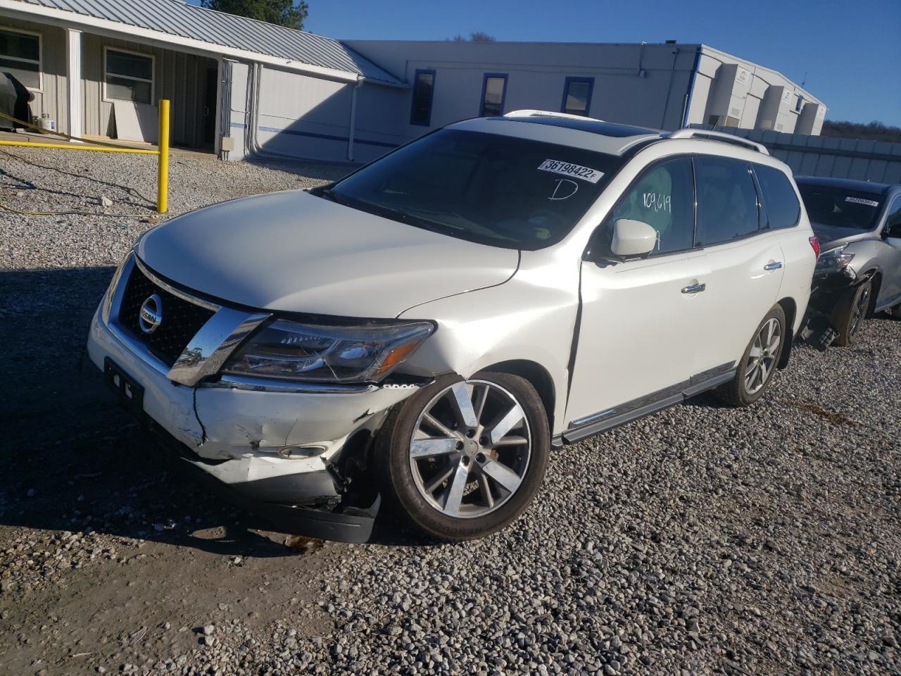 Photo 2 from auction – 2015 NISSAN PATHFINDER with VIN 5N1AR2MN2FC642802