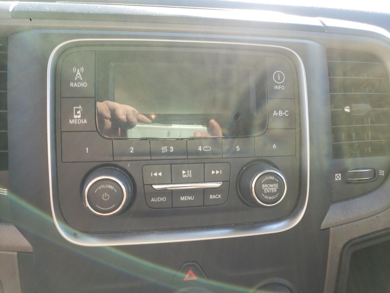 Photo 9 from auction – 2019 RAM 1500 CLASS with VIN 3C6JR6DT1KG536270