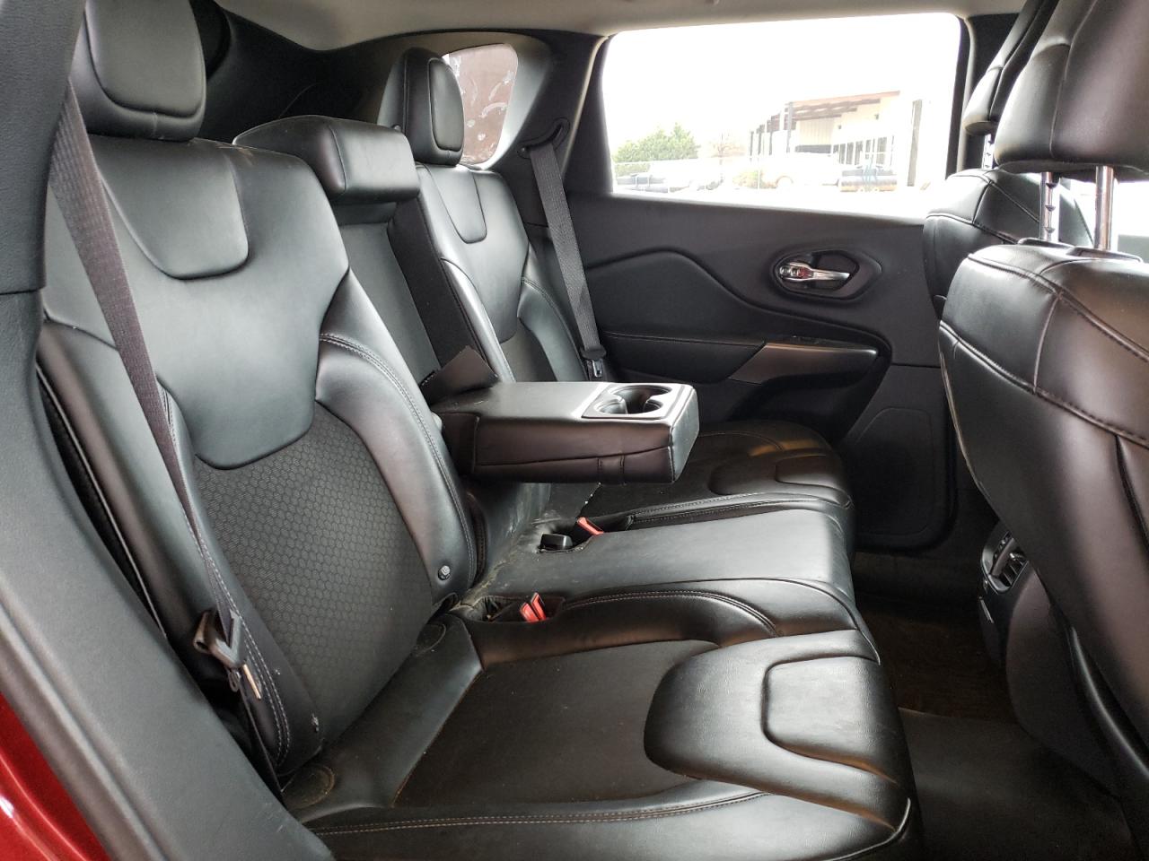 Photo 6 from auction – 2019 JEEP CHEROKEE L with VIN 1C4PJLLB3KD109347