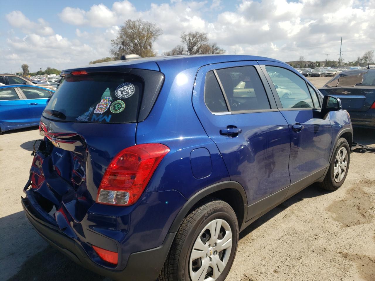 Photo 4 from auction – 2017 CHEVROLET TRAX LS with VIN 3GNCJKSB5HL177315