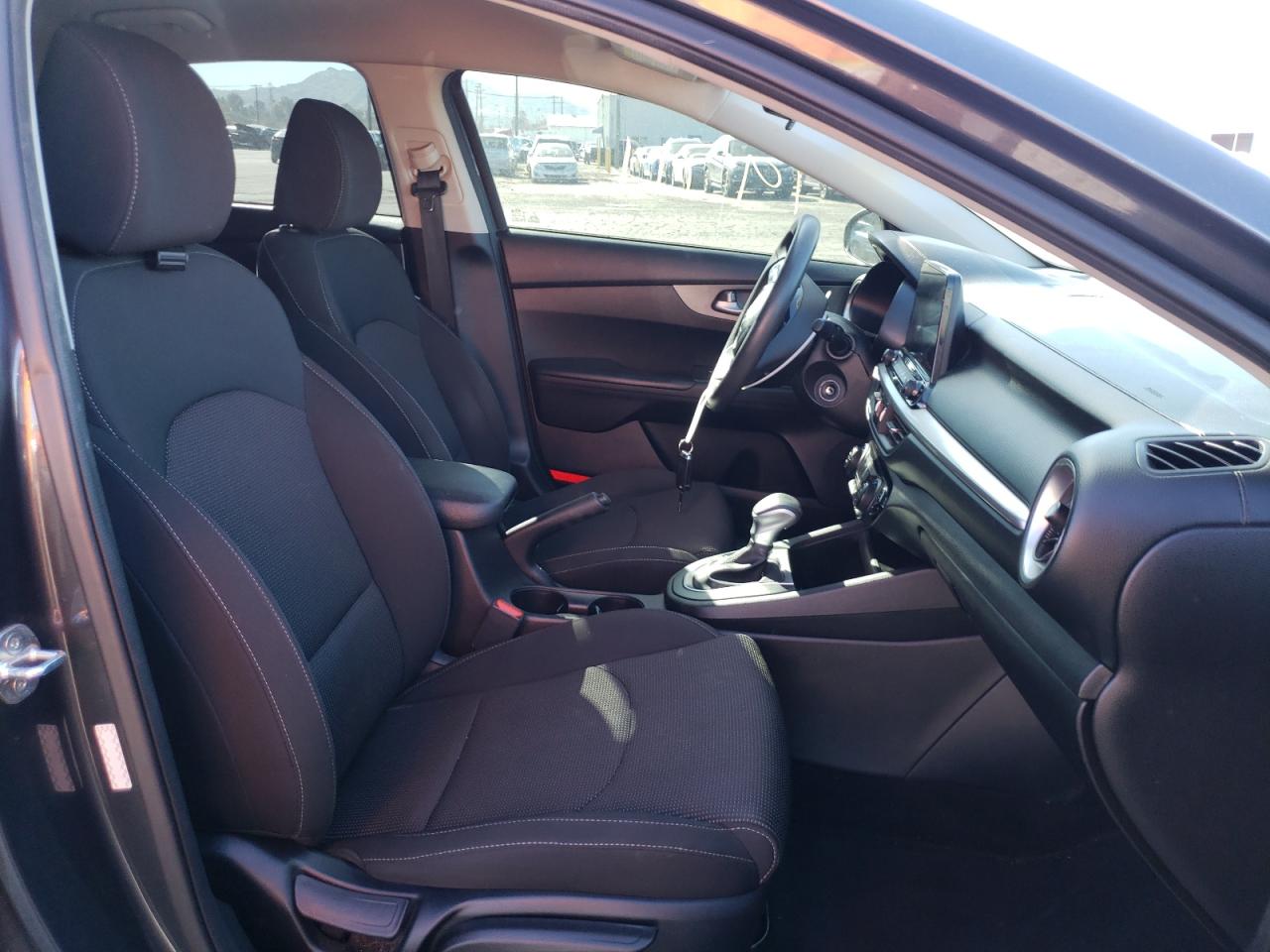 Photo 5 from auction – 2019 KIA FORTE FE with VIN 3KPF24AD0KE108478