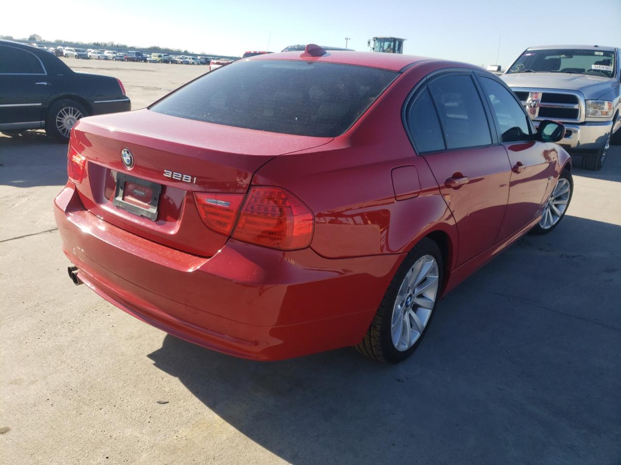Photo 4 from auction – 2011 BMW 328 I with VIN WBAPH7C53BE683550