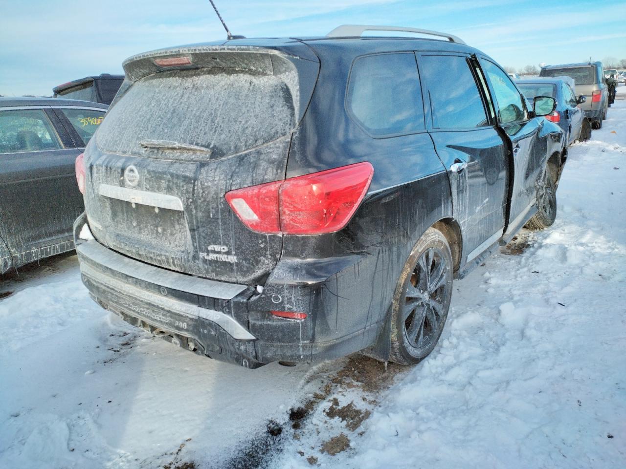 Photo 4 from auction – 2017 NISSAN PATHFINDER with VIN 5N1DR2MM2HC667769