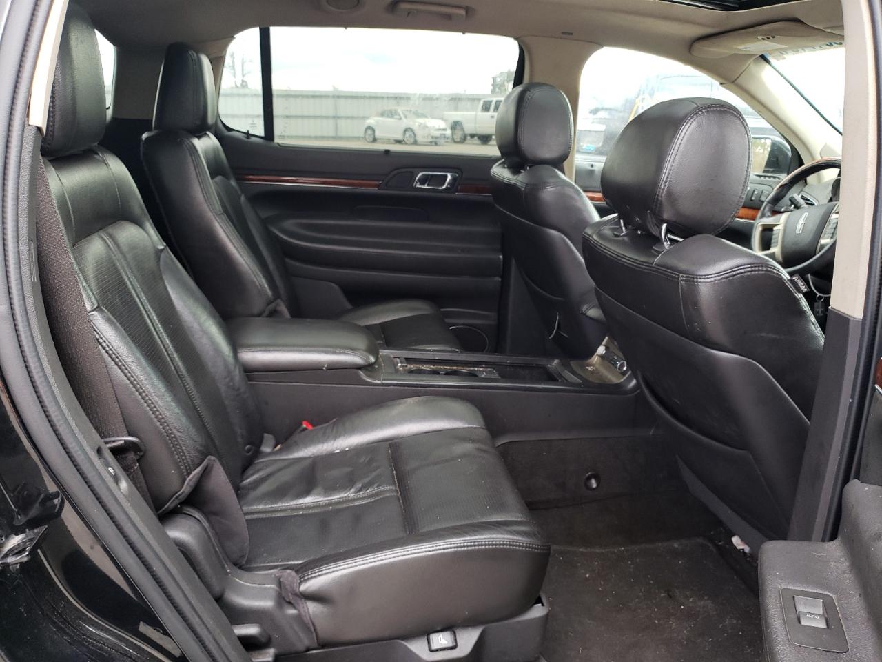 Photo 6 from auction – 2011 LINCOLN MKT with VIN 2LMHJ5AT2BBJ52207