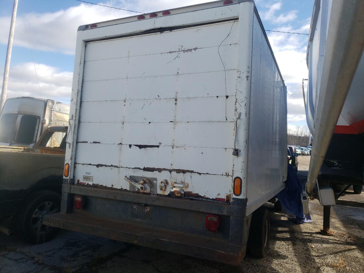 Photo 4 from auction – 2002 CHEVROLET EXPRESS G3 with VIN 1GBJG31F521155987