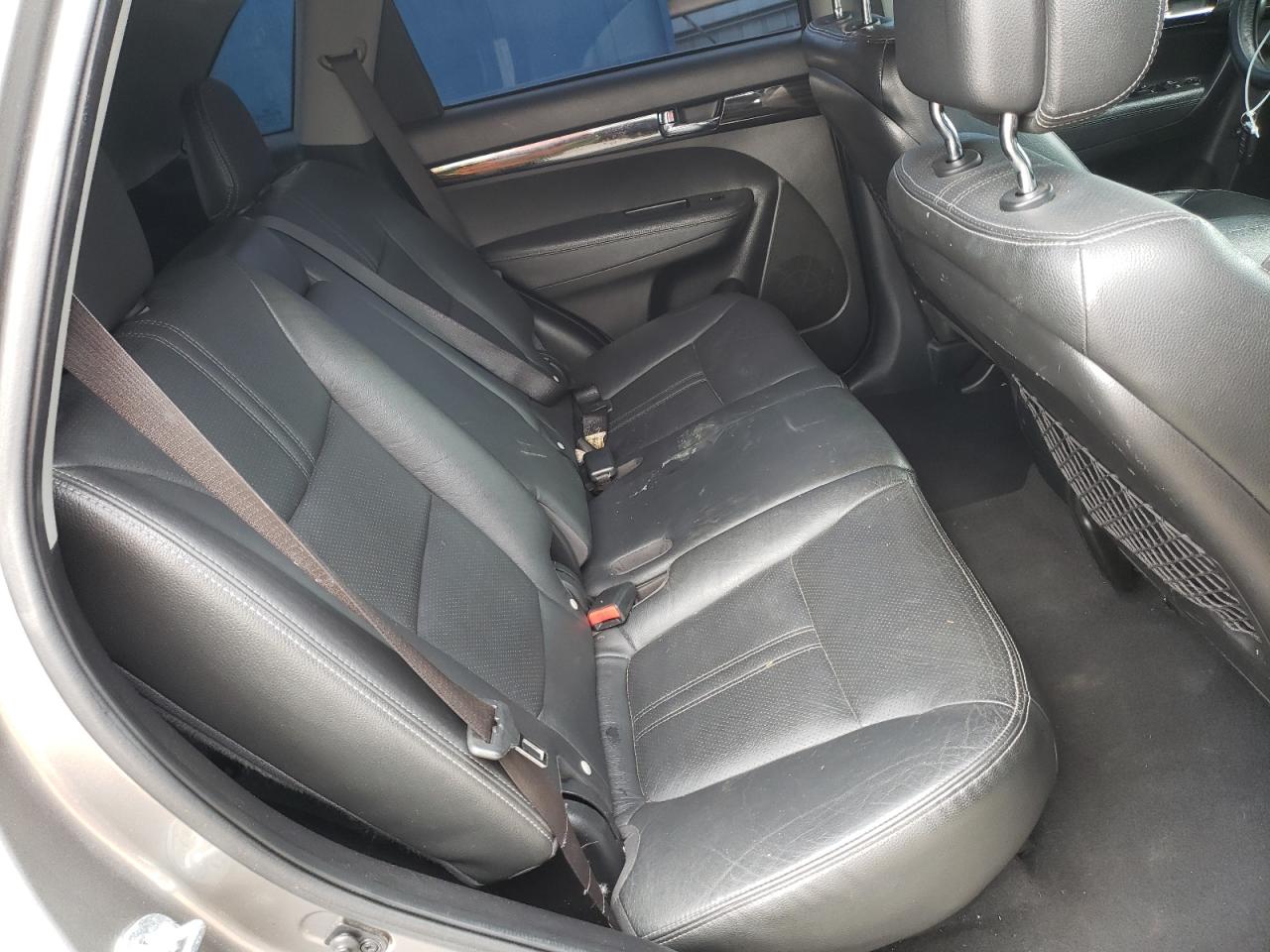 Photo 6 from auction – 2011 KIA SORENTO EX with VIN 5XYKU4A27BG001809