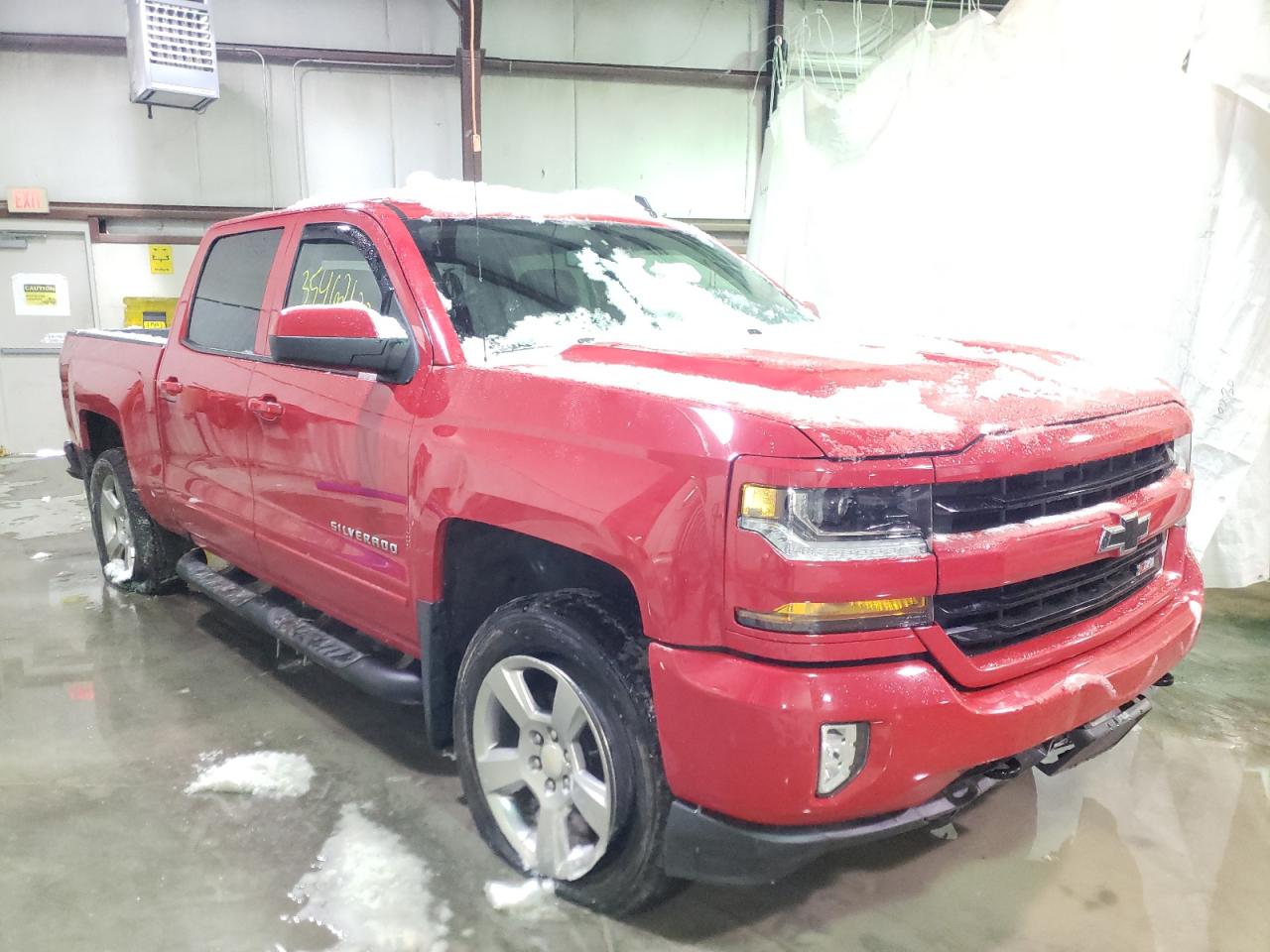 CHEVROLET SILVERADO 2018 with VIN 3GCUKREC9JG585807 - Photo from auction