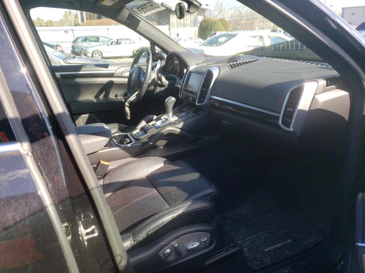 Photo 5 from auction – 2014 PORSCHE CAYENNE S with VIN WP1AB2A28ELA55276