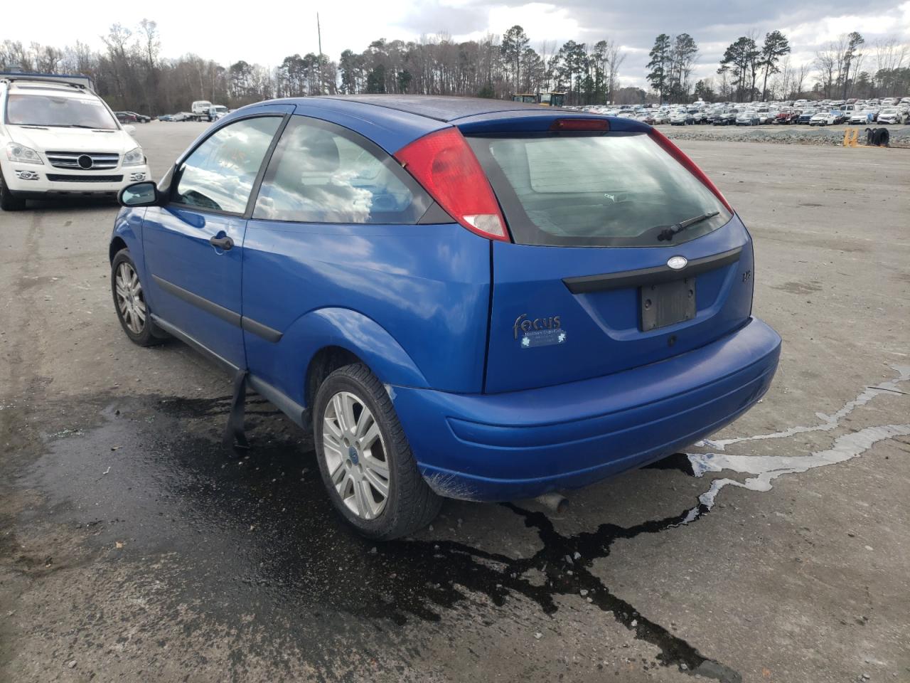 Photo 3 from auction – 2001 FORD FOCUS ZX3 with VIN 3FAFP31301R175095