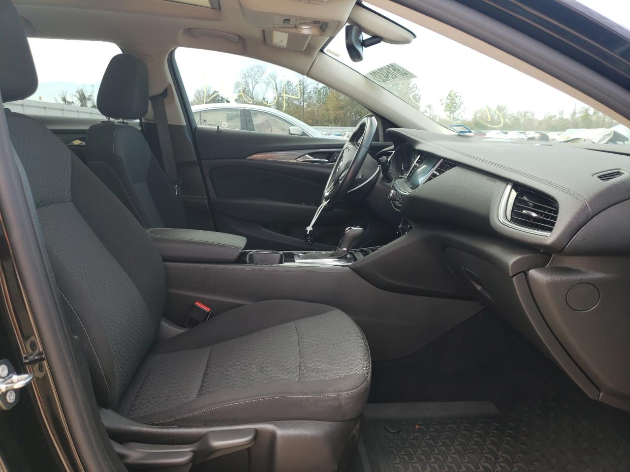 Photo 5 from auction – 2018 BUICK REGAL TOUR with VIN W04GU8SX5J1160778