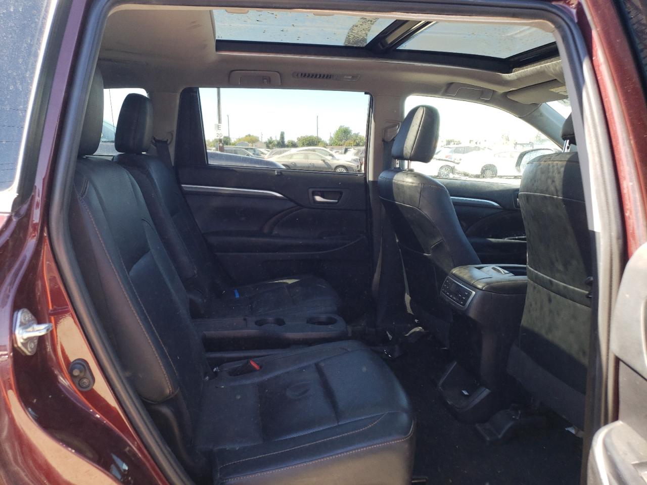Foto 6 de la subasta – 2019 TOYOTA HIGHLANDER con VIN 5TDDGRFH3KS060417