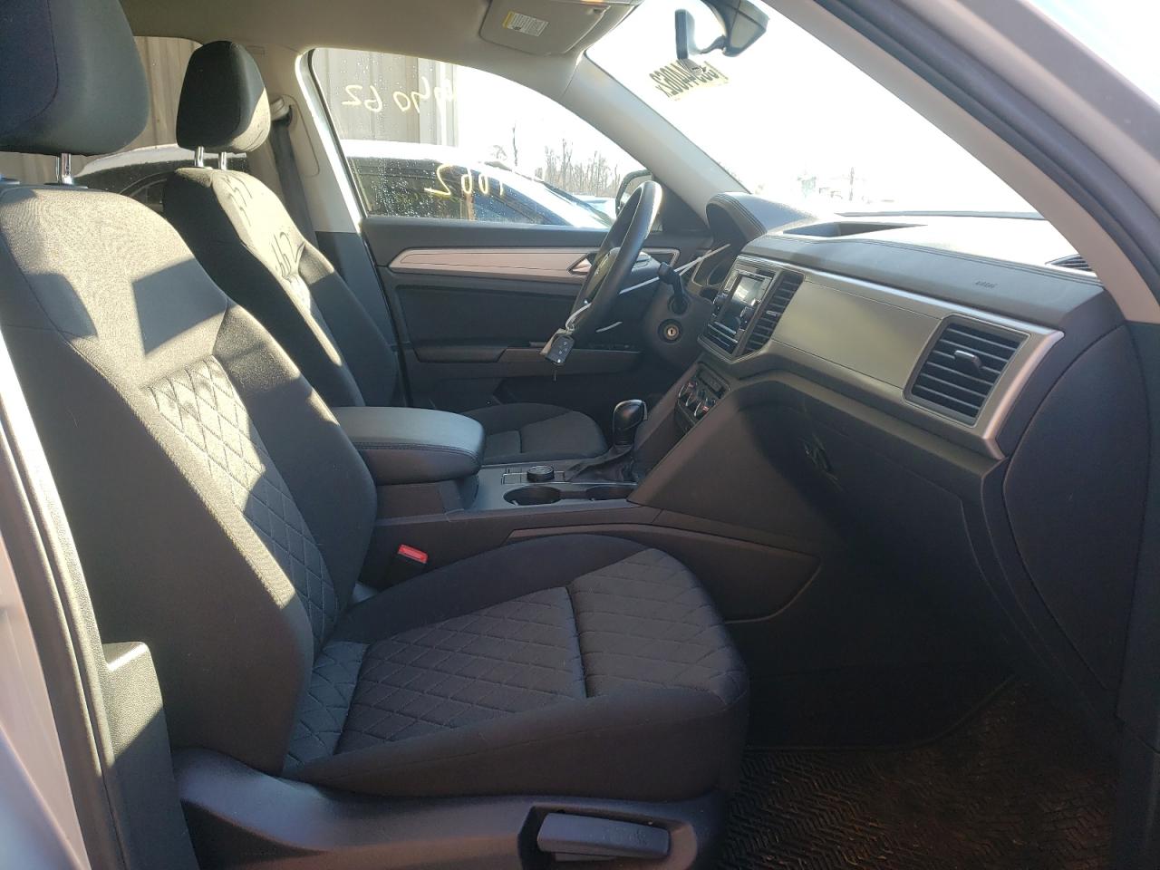 Photo 5 from auction – 2019 VOLKSWAGEN ATLAS S with VIN 1V2GR2CA4KC579191