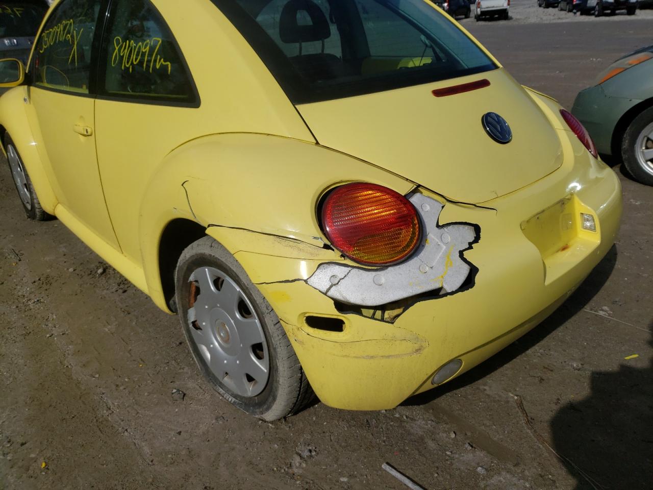 Photo 9 from auction – 2001 VOLKSWAGEN NEW BEETLE with VIN 3VWCB21CX1M443652