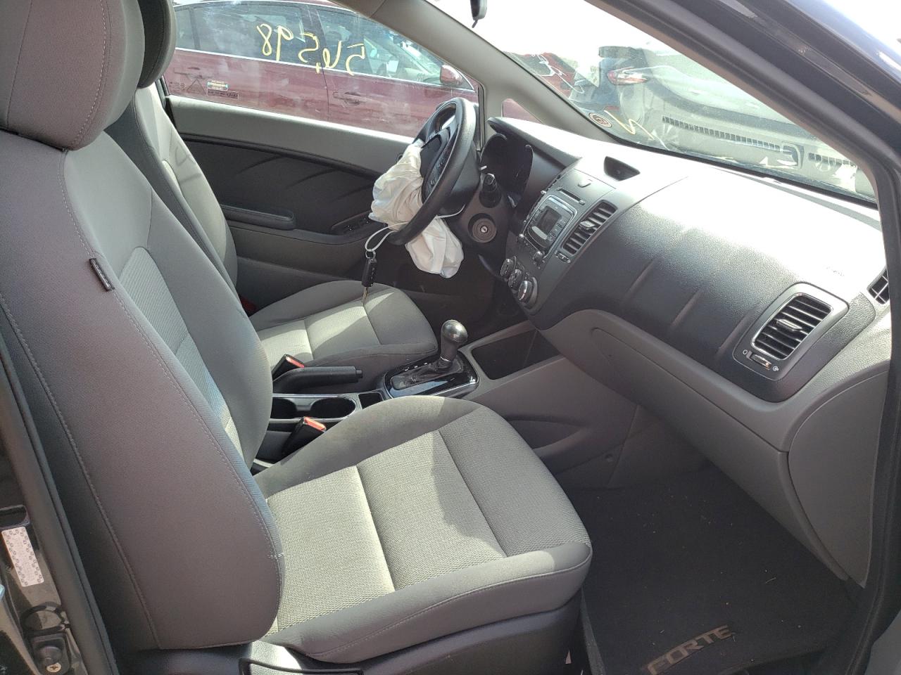 Photo 5 from auction – 2017 KIA FORTE LX with VIN 3KPFK4A75HE058440