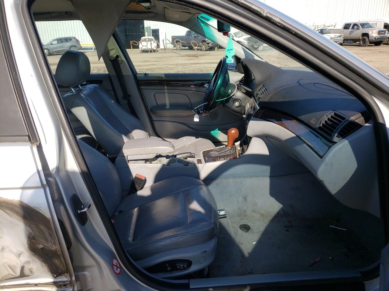 Photo 5 from auction – 2000 BMW 323I with VIN WBAAR3342YJM01028