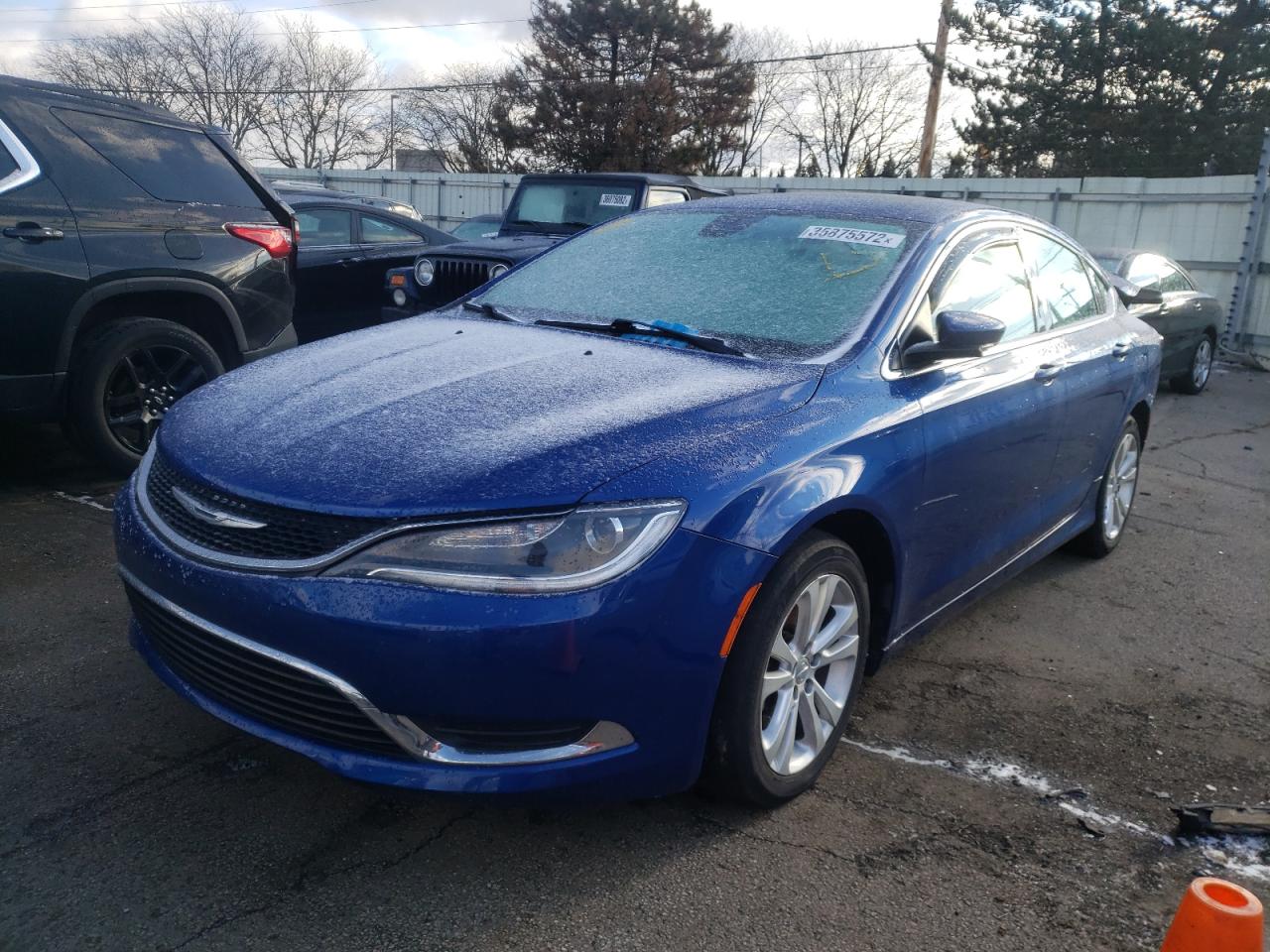 Photo 2 from auction – 2015 CHRYSLER 200 LIMITE with VIN 1C3CCCAB7FN535039