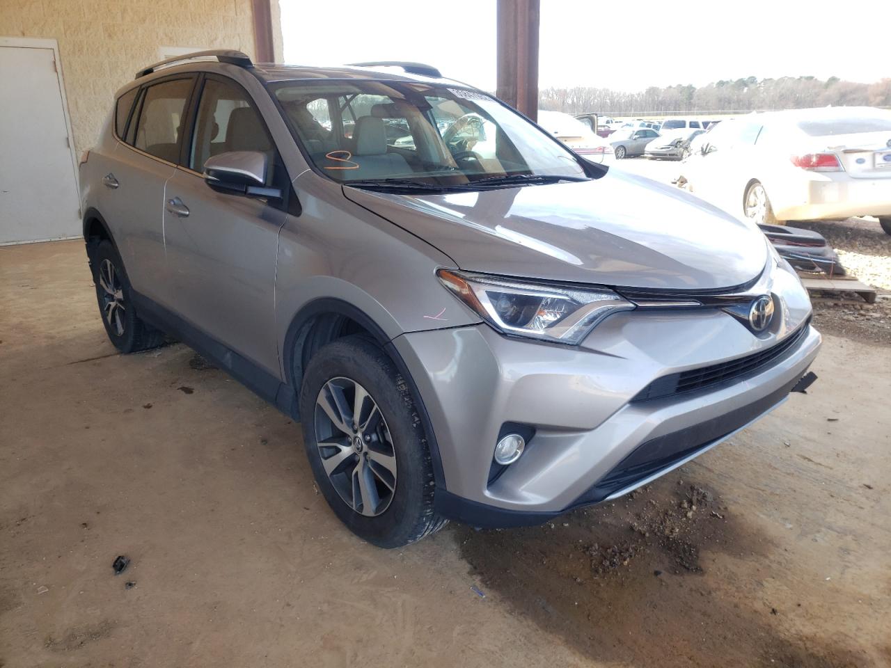 TOYOTA RAV4 XLE 2017 with VIN 2T3WFREV1HW351041 - Photo from auction