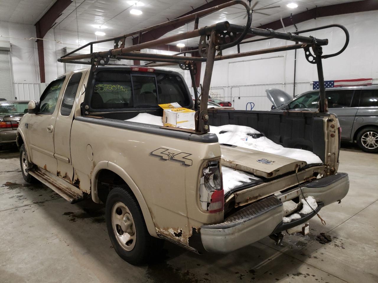 Photo 3 from auction – 2000 FORD F-150 with VIN 2FTRX18W7YCA70617