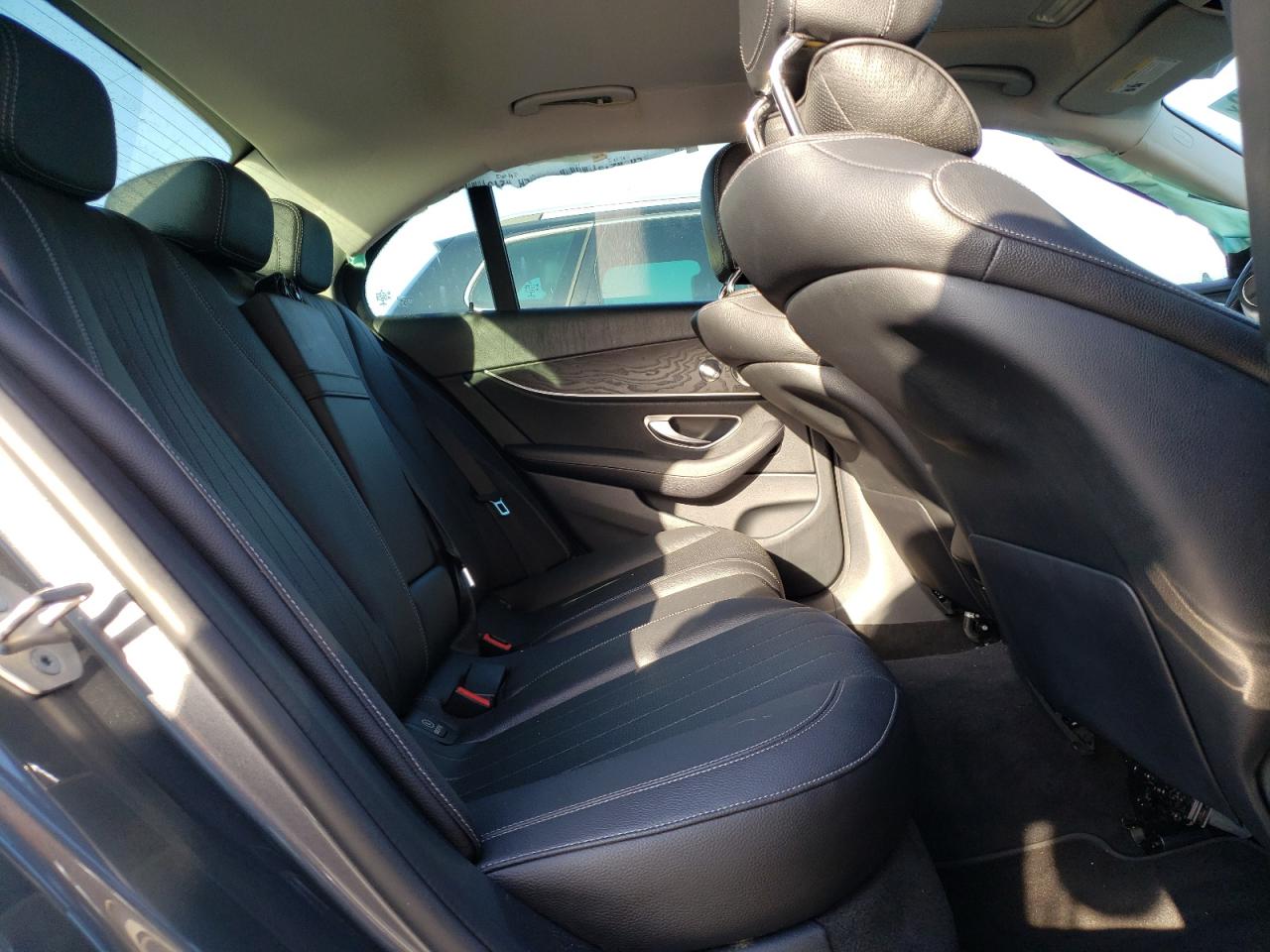 Photo 6 from auction – 2018 MERCEDES-BENZ E 300 with VIN WDDZF4JB6JA305128