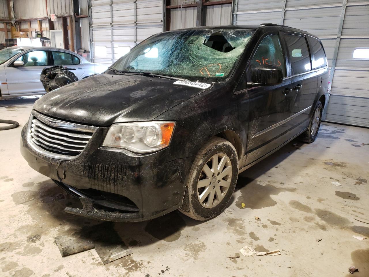 Photo 2 from auction – 2013 CHRYSLER TOWN & COU with VIN 2C4RC1BG3DR720290