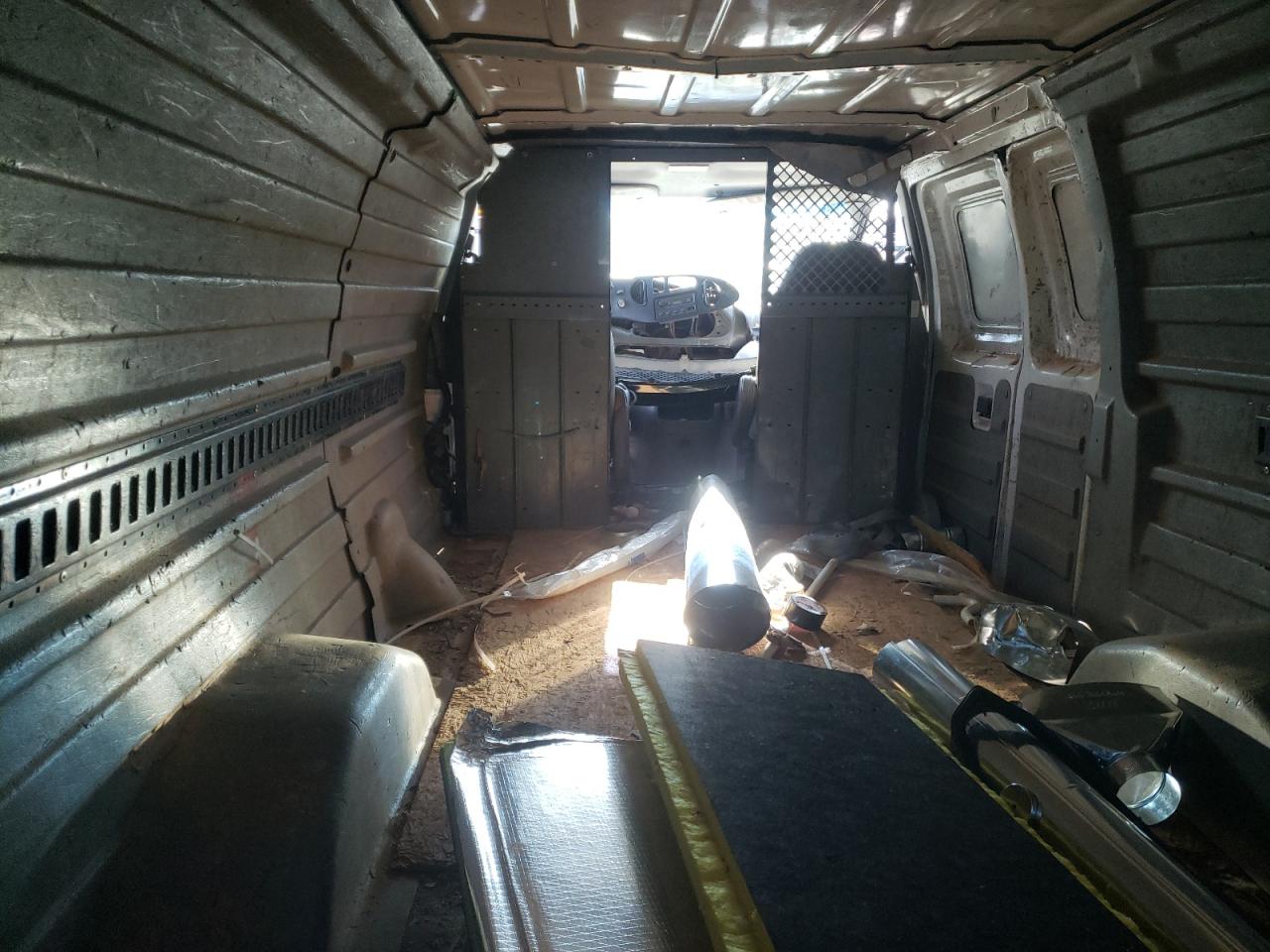 Photo 6 from auction – 2002 FORD ECONOLINE with VIN 1FTNS24L12HA88481